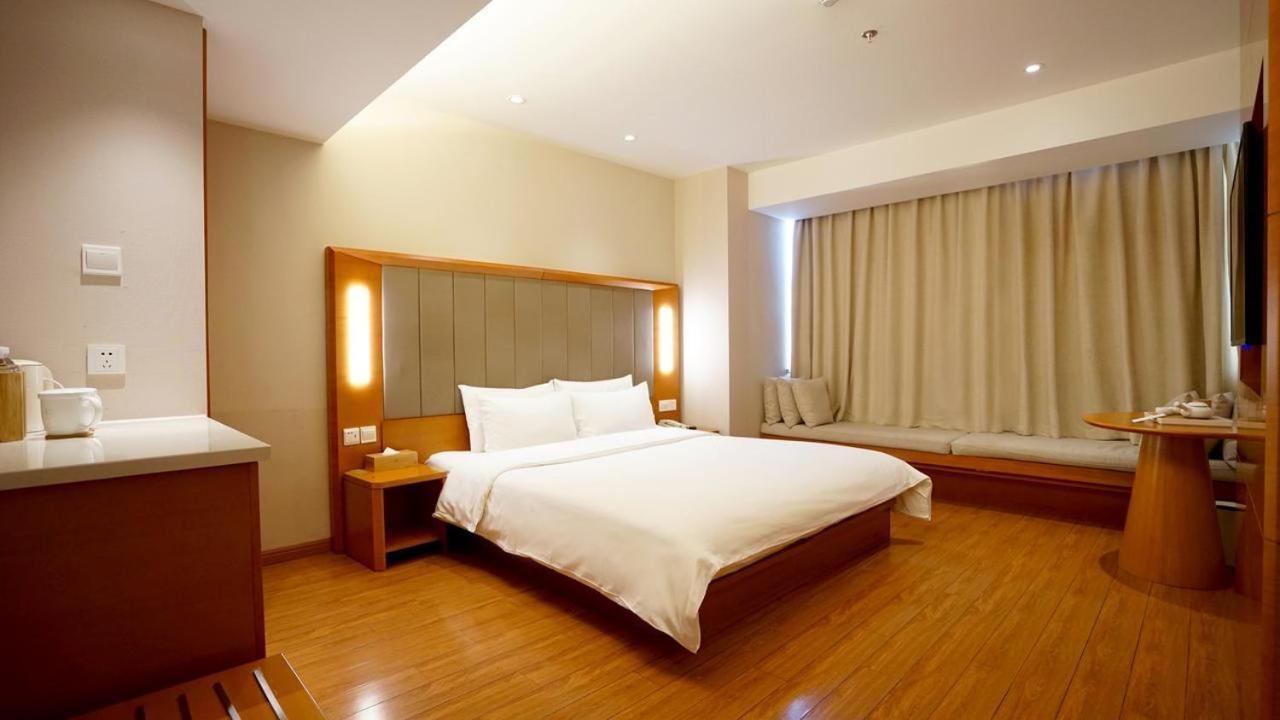 Ji Zhangjiang Jinke Road Hotel 3*